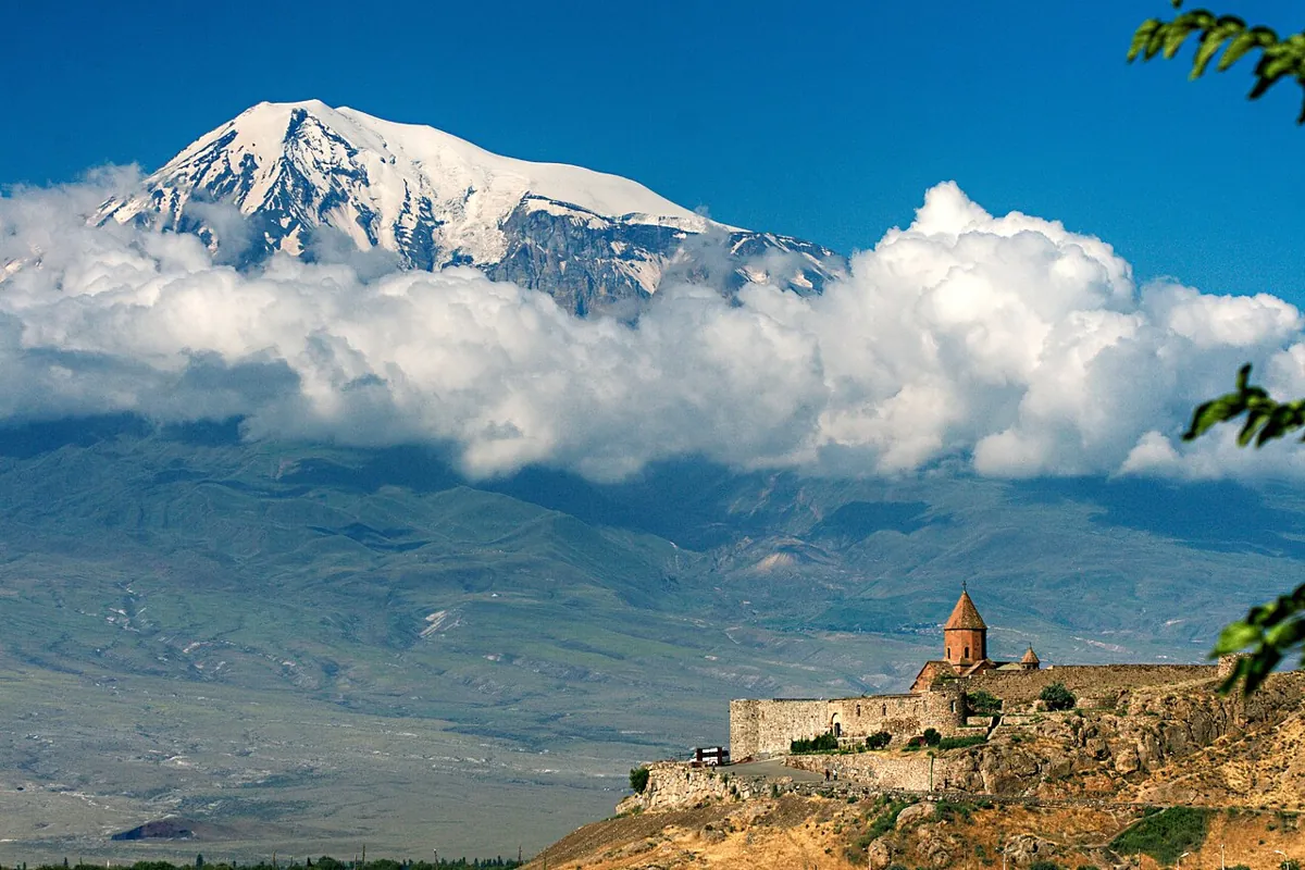 Khor Virab against the backdrop of Mount Ararat — Armenia