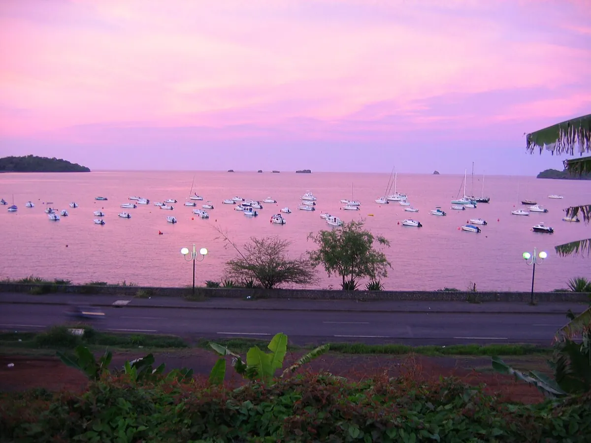 2004 12 12 18-24-04 rose sea in mamoudzou mayotte island