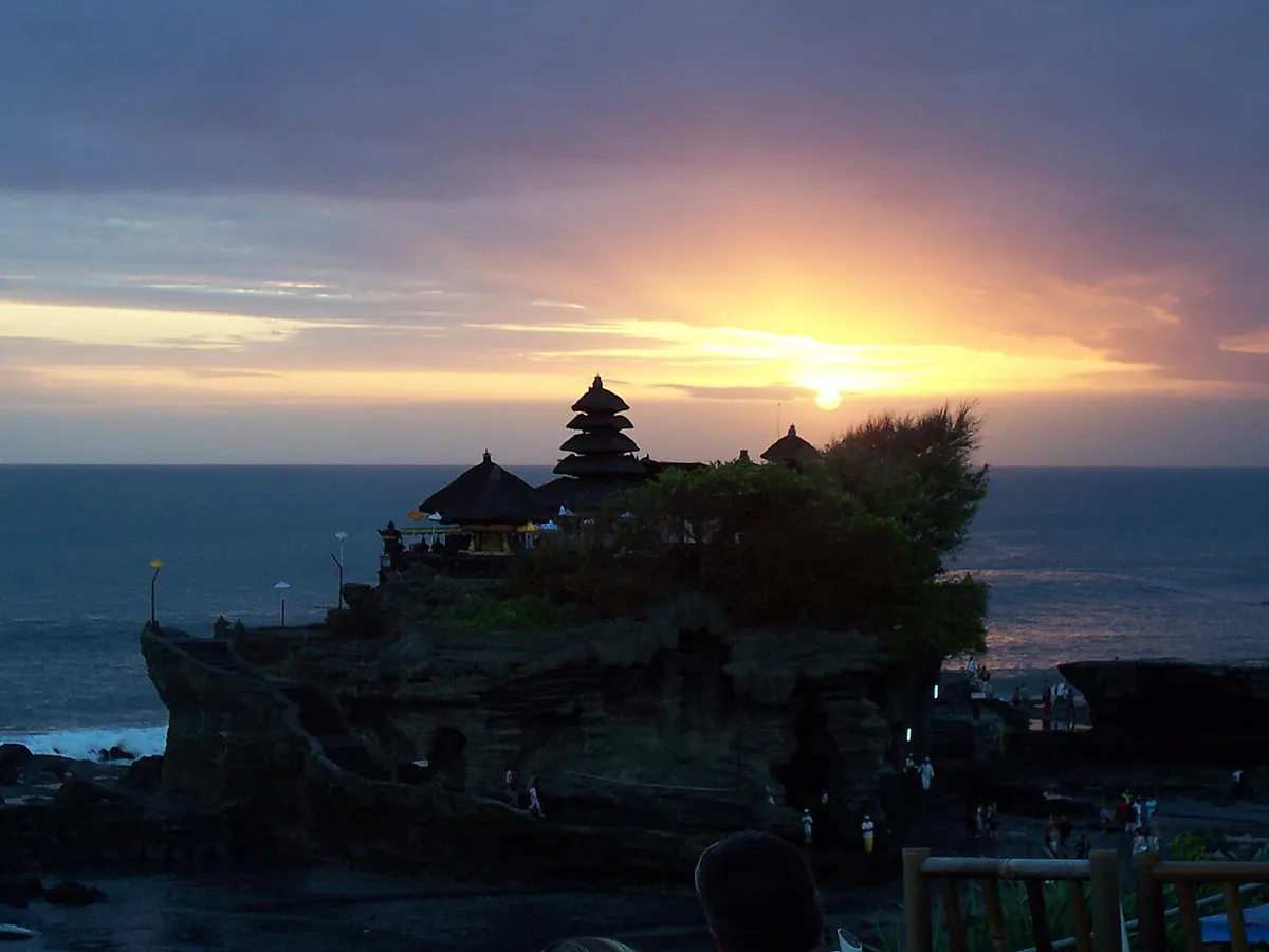Sunset at Tanah Lot Temple, built in the 16th century. — Bali, Indonesia